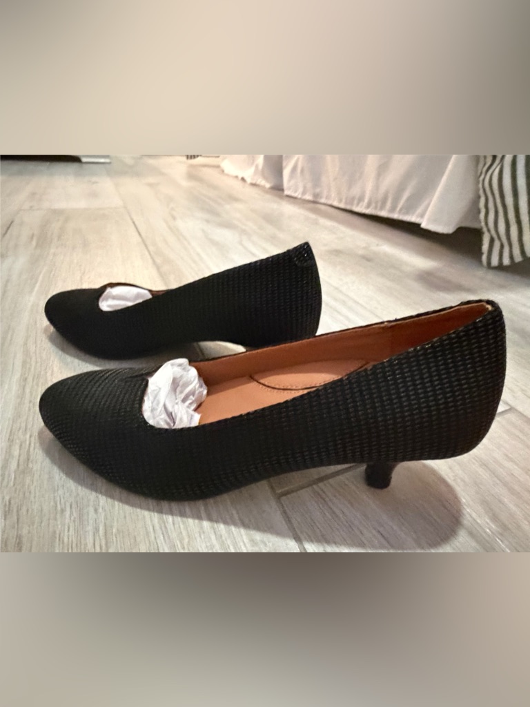 Women's Black Leather Low Heel Pumps